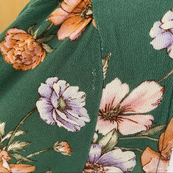 American Eagle • Sweetheart Neck Line Ruched Front smocked low back blouse - Picture 10 of 13